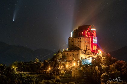 900 La Sacra di S.Michele e la cometa Neowise ancora insieme.. ma da un'altra prospettiva.jpg