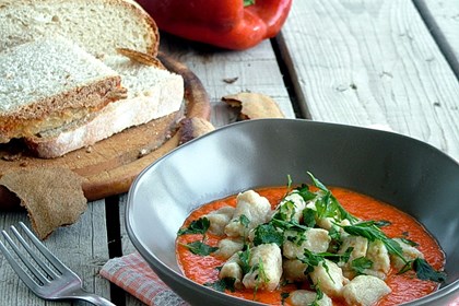 Gnocchi di pane al gorgonzola su crema di peperoni