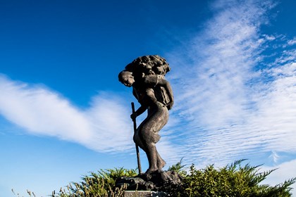 Monumento alla civilta alpina sul piazzale di Mocchie (Condove), in ricordo dei sacrifici della gente delle nostre montagne - Giorgia Allais.jpg