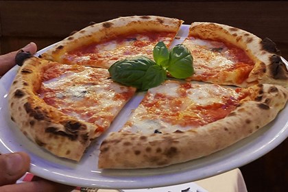 Pizza Margherita1.jpg