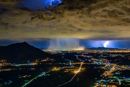 07-07 Temporale su Torino, visto dalla Sacra di San Michele - Duilio Fiorile.jpg