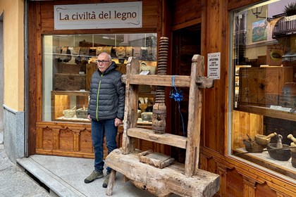 A Bussoleno il legno racconta la civiltà alpina, tra memoria e arte
