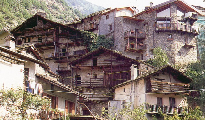 cels2 Le tipologie abitative in Alta Valle di Susa: borgate, grange, étables, lobie...