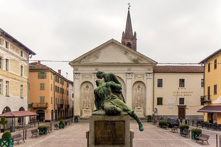 La "carmagnola", una giacca piemontese che in Francia divenne il simbolo della rivoluzione