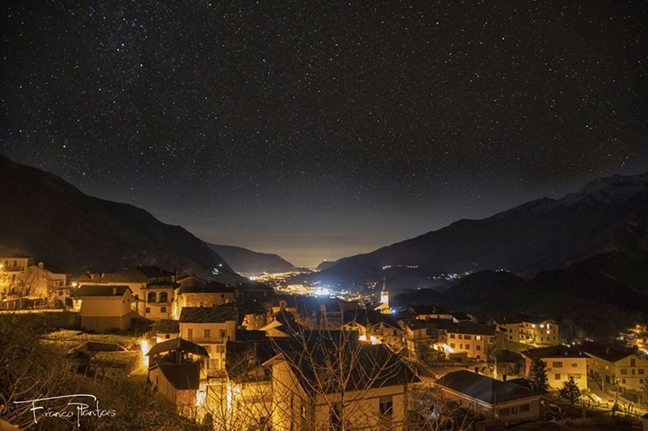 19-03-25 Valle Susa by Night, veduta dalla Frazione Sant'Andrea di Giaglione - Franco Plantas.jpg