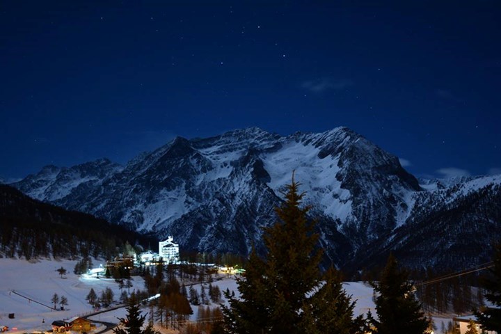 20-2 Sestriere by night Foto di Vittorio Gribaudi.jpg