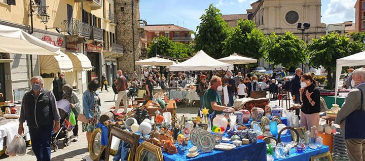 A Giaveno il Mercatino delle Pulci, delle Erbe e dell’Artigianato