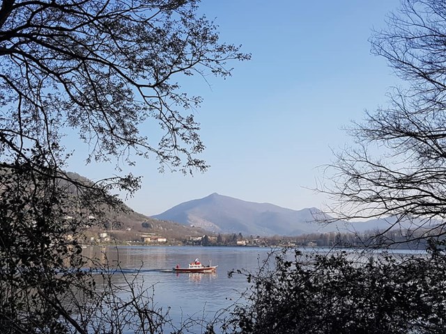 19-04-01 Un'altra giornata di sole al Lago Grande di Avigliana - Federico Pregnolato 19-04-01 Un'altra giornata di sole al Lago Grande di Avigliana - Federico Pregnolato.jpg