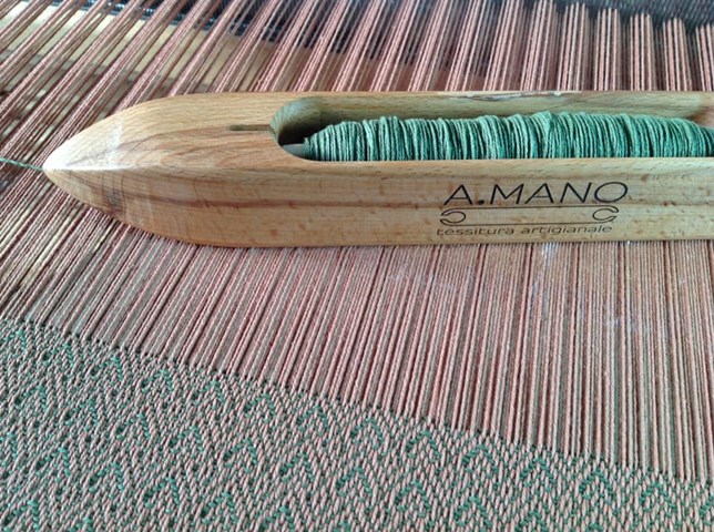 A Mano tessitura artigianale A MANO TESSITURA ARTIGIANALE