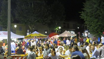 NOTTE BIANCA A GIAVENO TRA MUSICA, CIBO E SHOPPING