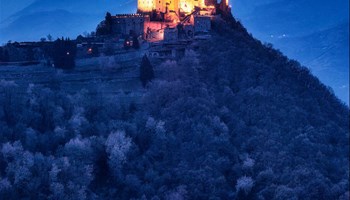 1940-04-23 Vicini di casa. La Sacra di San Michele e la Borgata San Pietro alle prime luci notturne  1940-04-23 Vicini di casa. La Sacra di San Michele e la Borgata San Pietro alle prime luci notturne - Duilio Fiorille.jpeg