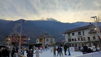 Natale a Sant'Antonino, tra pattini e mercatini