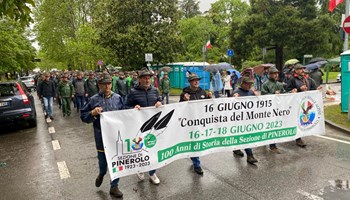 A Pinerolo la pacifica invasione degli Alpini 